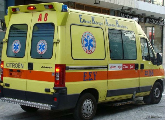 62χρονος κατέρρευσε έξω από σούπερ μάρκετ